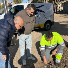 Las autoridades municipals supervisan las labores de desratización en Albal.