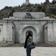 Georgina Rodríguez posa en el Valle de los Caídos