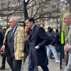 Diputados nacionales de Vox y Ortega Smith en el acto homenaje por las víctimas del 11-M en el Retiro.
