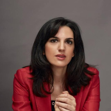 Escritora Izara Batres.