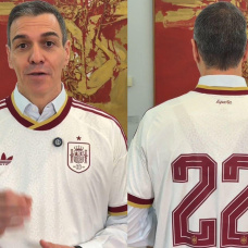 Pedro Sánchez anuncia 22 millones de afiliaciones a la Seguridad Social con la camiseta de la Selección Española