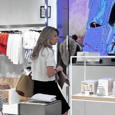 Yolanda Díaz comprando