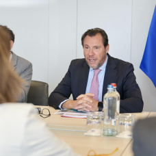 (Foto de ARCHIVO)
El ministro de Transportes y Movilidad Sostenible, Óscar Puente, en una reunión de la Comisión Europea, en Bruselas (Bélgica), a 27 de mayo de 2026.

REMITIDA / HANDOUT por MINISTERIO DE TRANSPORTES Y MOVILIDAD SOSTENIBLE
Fotografía remitida a medios de comunicación exclusivamente para ilustrar la noticia a la que hace referencia la imagen, y citando la procedencia de la imagen en la firma
27/5/2026