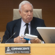 El exministro de Asuntos Exteriores, José Manuel García-Margallo, comparece en la Comisión de Investigación sobre la verdad y las implicaciones derivadas de los atentados de Barcelona y Cambrils, en el Congreso de los Diputados, a 4 de diciembre de 2024, en Madrid (España). El pasado 26 de noviembre arrancaron las primeras comparecencias en la Comisión de Investigación sobre el derecho a saber la verdad y las implicaciones derivadas de los atentados de Barcelona y Cambrils del 17 de agosto de 2017. Hoy ha sido el turno de Villarejo, Nieto Ballesteros y Margallo, una semana después de que el entonces director del Centro Nacional de Inteligencia (CNI) negara en la misma Comisión la teoría sobre la vinculación de los servicios de inteligencia con estos ataques terroristas de corte yihadista que se desarrollaron en las poblaciones de Barcelona y Cambrils, en Cataluña.

Eduardo Parra / Europa Press
04 DICIEMBRE 2024;COMISIÓN;CONGRESO;ATENTADOS;TERRORISMO;TERRORISTAS;2017
04/12/2024