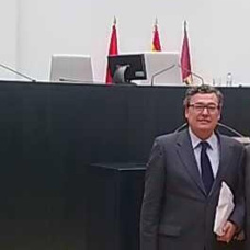 fotografía de archivo de Federico Andrés López de la Riva, publicada en enero de 2012, cuando dejó temporalmente el Ayuntamiento para incorporarse como letrado al Tribunal Constitucional

El secretario general del Ayuntamiento, Federico Andrés López de la Riva, se suma al largo rosario de cargos municipales que han dejado el Consistorio en lo que va de legislatura, en su cargo para ser letrado del Tribunal Constitucional (TC), según ha explicado el presidente del Pleno, Ángel Garrido, al término de la sesión plenaria celebrada en el Palacio de Cibeles.

POLITICA MADRID ESPAÑA EUROPA