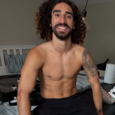 Cucurella antes de hacerse el tatuaje de Luis de la Fuente y la Copa del Mundo.
