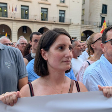 La portavoz adjunta de Vox en Les Corts Valencianes, Ana Vega, durante la concentración celebrada este 2 de septiembre en Alicante en apoyo a Ceuta