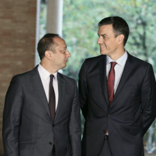 Alfonso Rodríguez Gómez de Celis y Pedro Sánchez, en 2018