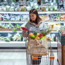 El precio de la cesta de la compra se ha disparado un 42% durante el sanchismo