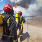 Declarado un incendio en el exterior de una planta de reciclaje en Almassora