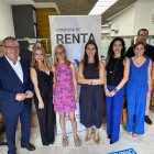 Ruth Merino, junto a Toni Pérez y miembros de la oficina liquidadora de Benidorm