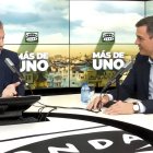 Carlos Alsina, entrevistando a Pedro Sánchez en junio del pasado año.