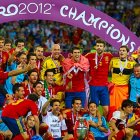 La selección española, celebrando la victoria en la última Eurocopa.