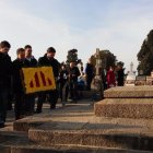 La ofrenda floral de ERC ante la tumba de Francesc Macià.