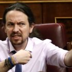 Iglesias retando al diputado del PP a que baje.