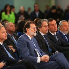 Mariano Rajoy, con el alcalde de Alicante, Gabriel Echávarri, el alcalde de Elche, Carlos González, el ministro de Fomento, Íñigo de la Serna, entre otras personalidades.