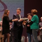 Ximo Puig junto a Mónica Oltra en el acto de la Constitución. Al fondo el alcalde Gabriel Echávarri y César Sánchez.