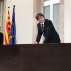 Puigdemont firma una declaración de independencia que previamente había suspendido.