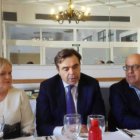 Carmen de Rosa, Margaritis Schinas y Álvaro Errazu