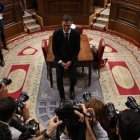 Pedro Sánchez, posando en el Hemiciclo ya como presidente del Gobierno.