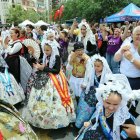 Alicante huele a pólvora con el inicio de la primera mascletà en la Plaza de Luceros.