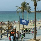 Playa de El Postiguet, con su bandera azul.