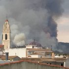 El incendio que obligó a desalojar Pinet está a las puertas de Gandía