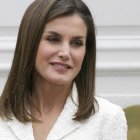 Letizia se enteró por la tele que Don Felipe hubiera renunciado a ella por sus padres.