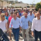 César Sánchez con Pablo Casado por la Explanada.