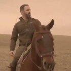 Antonio Burgos abochorna a Podemos con el vídeo a caballo de Santiago Abascal