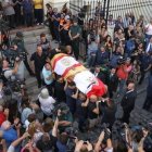 El funeral de Reyes fue totalmente multitudinario.