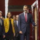 Don Felipe en el Metro de Madrid 99 años después de que lo hiciera su bisabuelo.