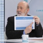 José Félix Tezanos, explicando un sondeo en TVE