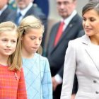 Las vacaciones de Doña Letizia y sus hijas, otra vez en el candelero.