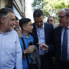 Sánchez durante su paseo por Puente de Vallecas.