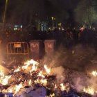 Barricadas de fuego en los alrededores de la Delegación del Gobierno en Barcelona.