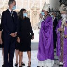 Los Reyes y sus hijas a su llegada a La Almudena.