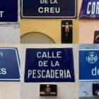 Clicks de Playmobil en las placas de las calles de Valencia