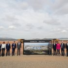 Foto de familia donde irá la factoria en Sagunto.