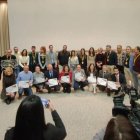 Los periodistas parlamentarios junto a los diputados galardonados.