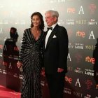 Una de las parejas más esperadas de la noche, Isabel y Mario, a su llegada a la alfombra roja.