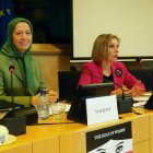 Maryam Rajavi junto a la eurodiputada de UPyD Beatriz Becerra.