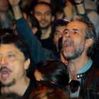 Willy Toledo, acompañado del actor Carlos Bardem, en una de sus múltiples protestas.