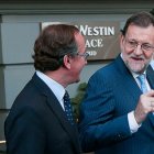 Rajoy, junto a su candidato a las elecciones vascas, Alfonso Alonso, este pasado miércoles.