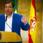 Guillermo Fernández Vara sufre el acoso de "trol" tuiteros del PSOE.