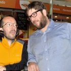 Miguel Urbán y Pablo Echenique, en un mercado en 2015