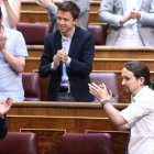 Montero e Iglesias, con Errejón detrás, en la segunda jornada de la moción