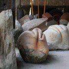 El artista gallego que "derrite" las piedras como si fueran de cera