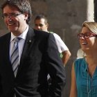 Puigdemont, junto a su nueva jefa de campaña para el 21-D, Elsa Artadi