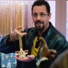 Aquel día que Adam Sandler celebró y que los jóvenes han tenido que pasar en casa